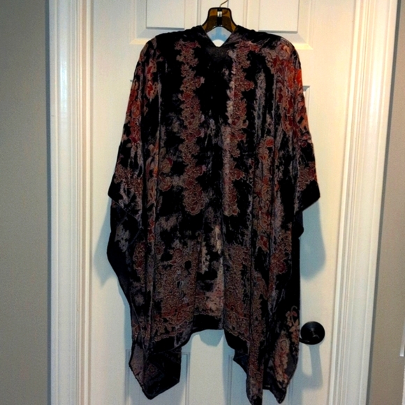 Beautiful Saachi Wrap - Picture 3 of 7